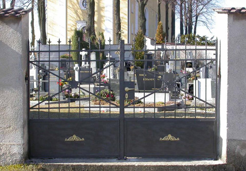 Kovaná brána po rekonstrukci