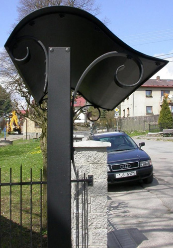 boční pohled na vývěsku