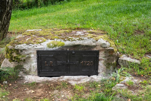 Kovaná dvířka k haltýři