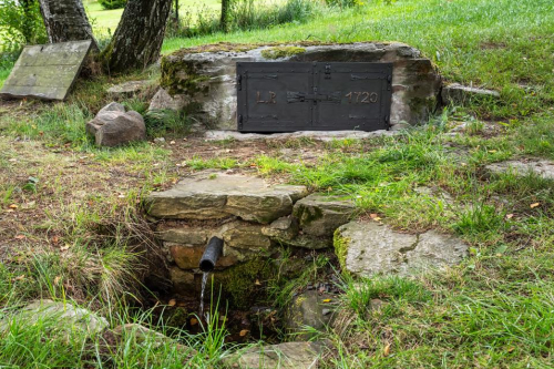 Kovaná dvířka na haltýři s přepadem