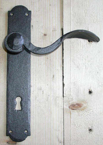 kovaná klika na dveře
