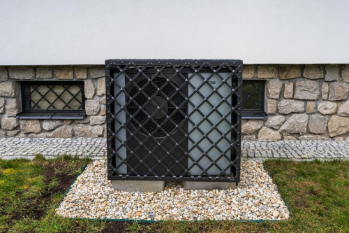 Kovaná mříž na tepelné čerpadlo