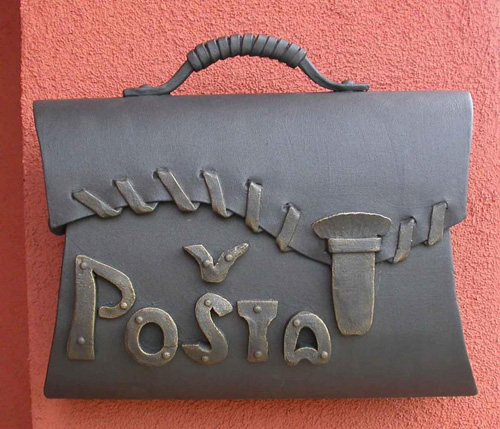kovaná poštovní schránka