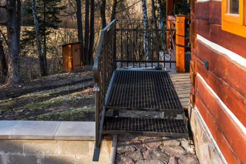 Kované schodiště s podestou a pororoštem