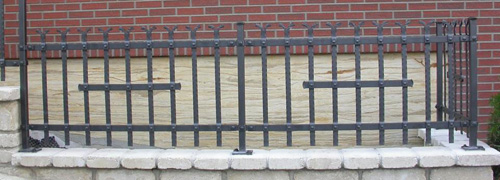 kovaný nýtovaný plot
