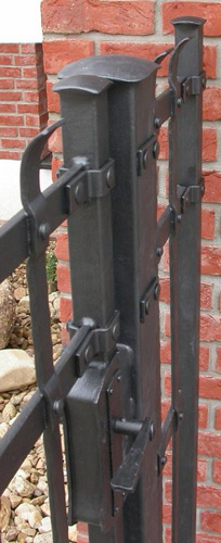kovaný plot - schráka na zámek