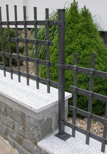 kovaný sloupek plotu k RD
