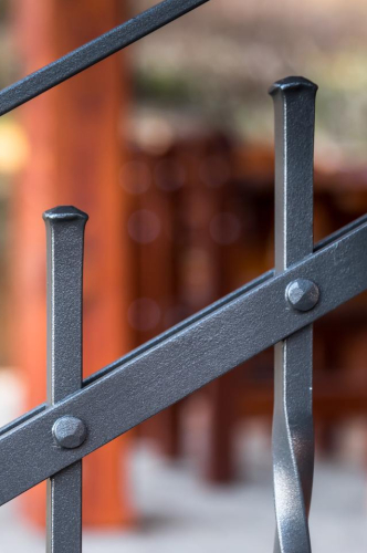 Snýtování kovaných tyčí zábradlí