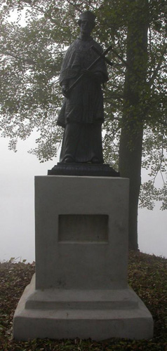 socha sv. Jana Nepomuckého s podstavcem